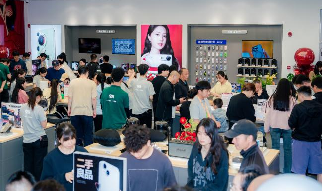 春節(jié)假期前四天云南消費(fèi)市場(chǎng) 年味濃、亮點(diǎn)多、數(shù)碼產(chǎn)品銷(xiāo)售火爆